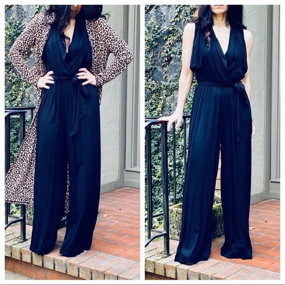 Pants - ✨LAST ONE ✨fabulous black wide leg jumpsuit